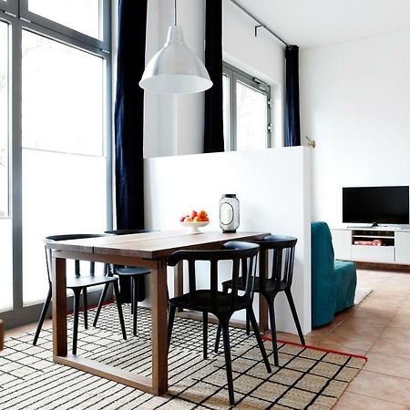 Swine By Rockchair Apartments L Superhost Status L Cozy Family & Business Flair In City Center "Mitte" Modern Studio Boxspringbed Welcomes You! ベルリン エクステリア 写真