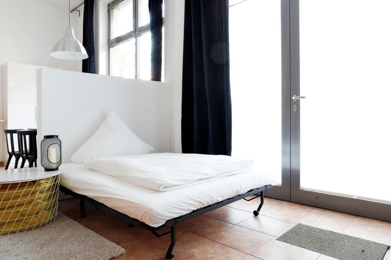 Swine By Rockchair Apartments L Superhost Status L Cozy Family & Business Flair In City Center "Mitte" Modern Studio Boxspringbed Welcomes You! ベルリン エクステリア 写真