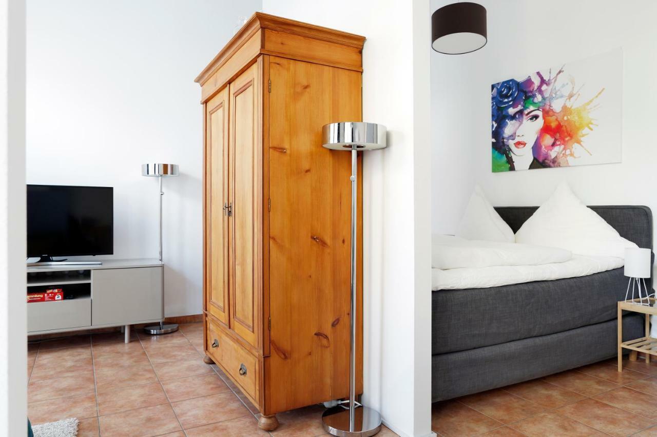 Swine By Rockchair Apartments L Superhost Status L Cozy Family & Business Flair In City Center "Mitte" Modern Studio Boxspringbed Welcomes You! ベルリン エクステリア 写真