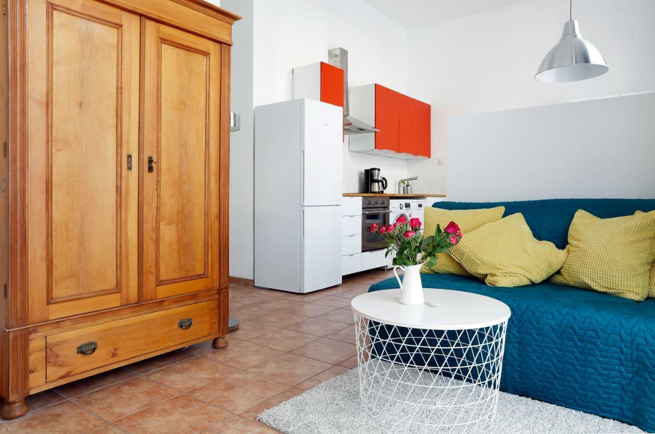 Swine By Rockchair Apartments L Superhost Status L Cozy Family & Business Flair In City Center "Mitte" Modern Studio Boxspringbed Welcomes You! ベルリン エクステリア 写真